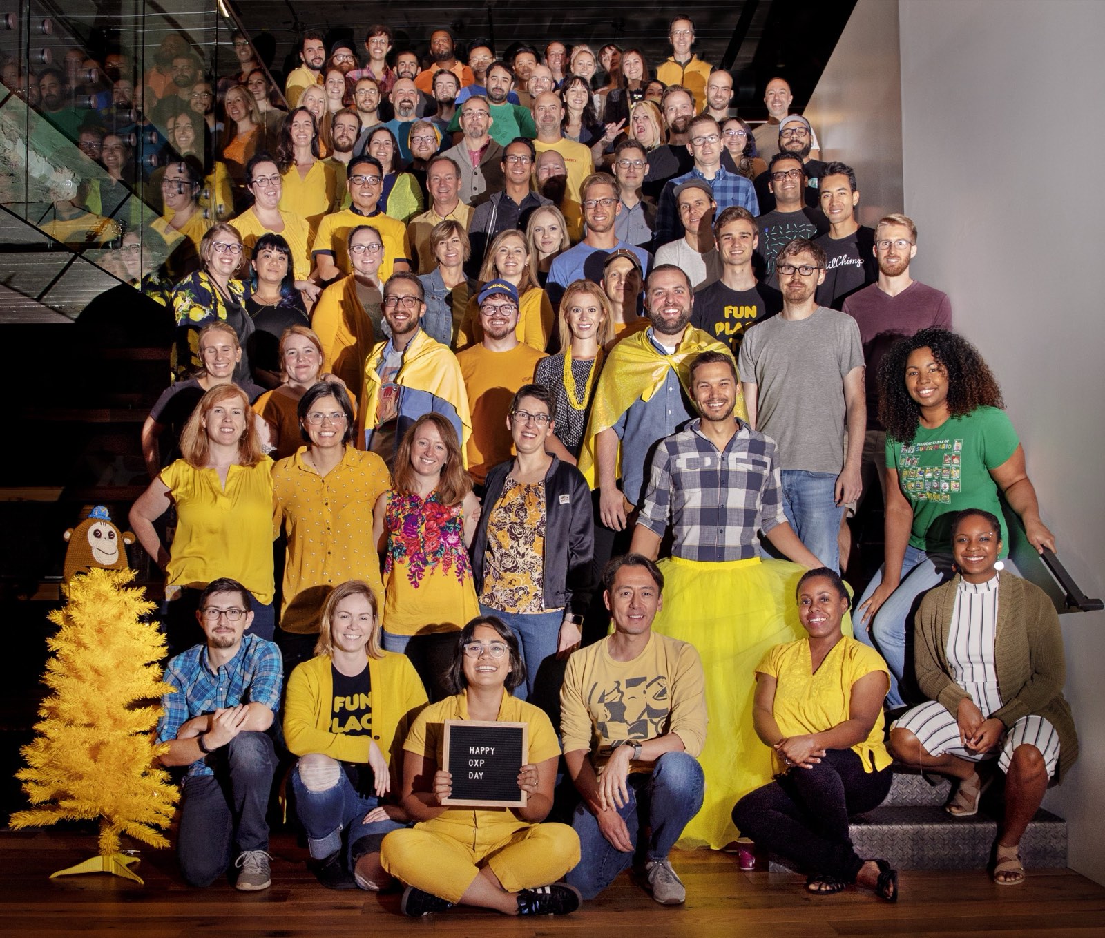 Hundreds of Mailchimp employees together in one photograph